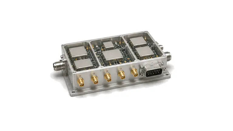 Transceiver RF front-end module with shared transmit and receive signal paths
