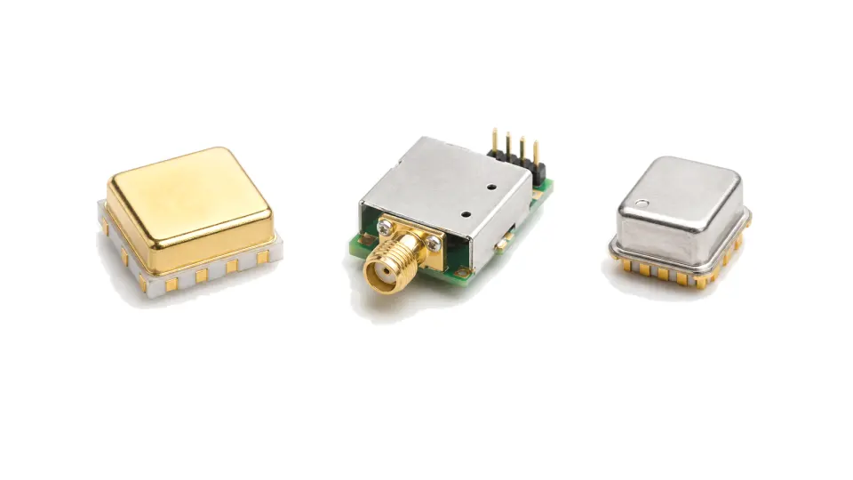 Voltage controlled oscillator module for tunable RF signal generation